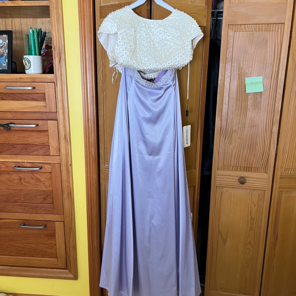 Prom dress - Picture 2 of 2